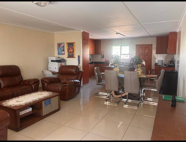 3 BEDROOM TOWNHOUSE FOR SALE IN ZSM INDUSTRIAL